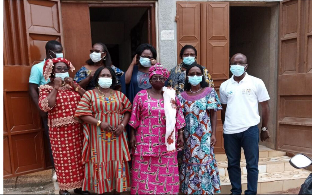 Photo de famille du bureau exécutif national de la LTDF avec le Consultant