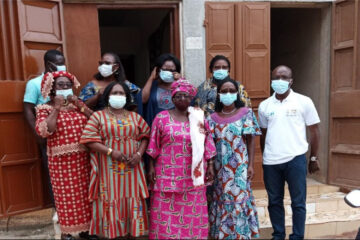 Photo de famille du bureau exécutif national de la LTDF avec le Consultant